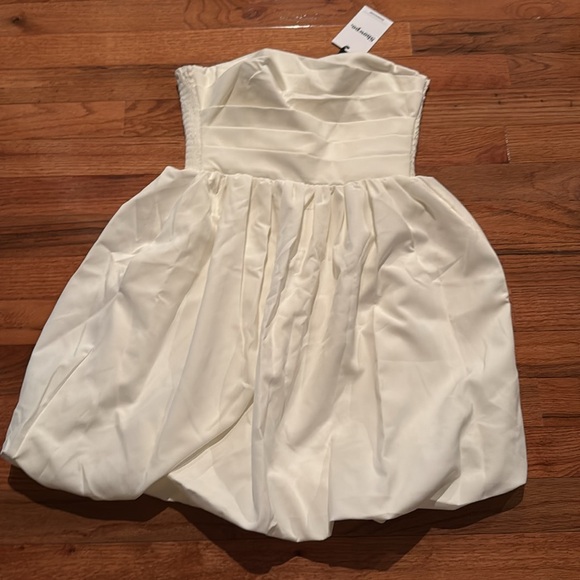 Dress - Picture 2 of 4